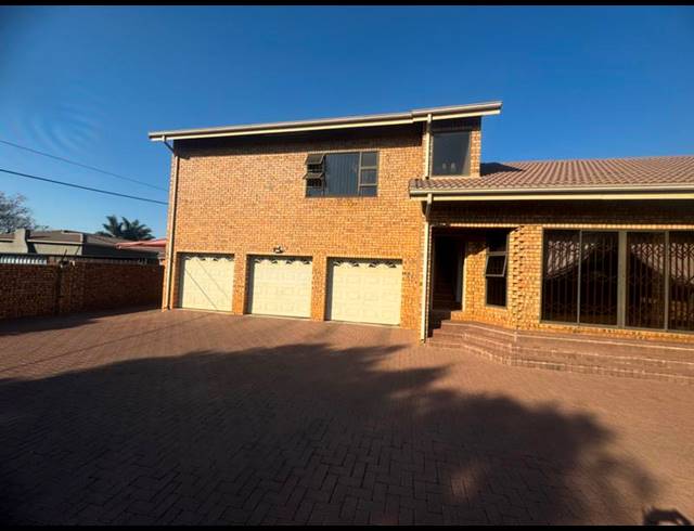 4 BEDROOM HOUSE FOR SALE IN CLUBVILLE